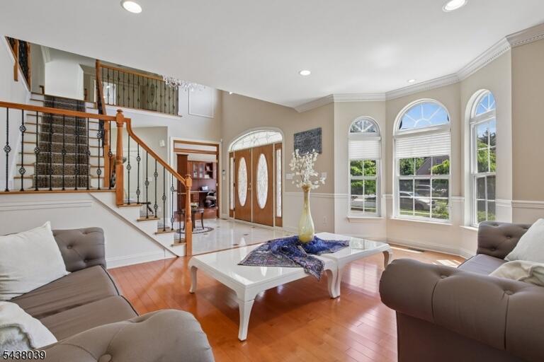 Property listing MLS 4050009 photo 5