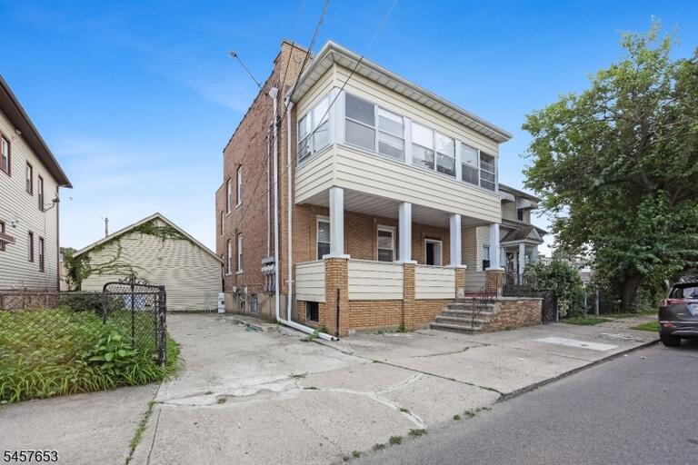 Property listing MLS 4050020 photo 1
