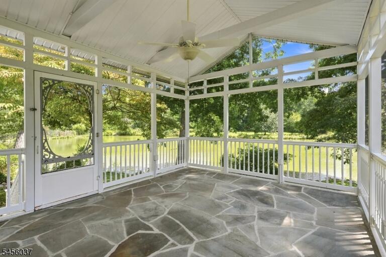 Property listing MLS 4050029 photo 17