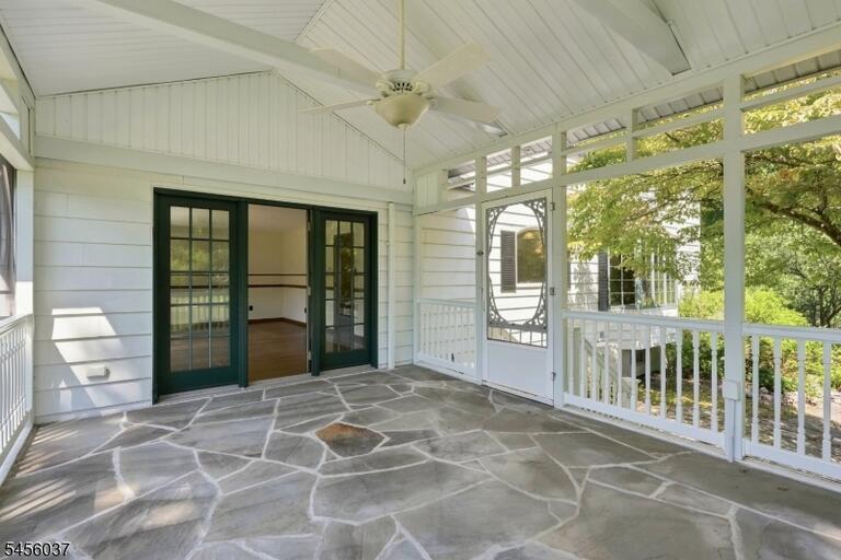 Property listing MLS 4050029 photo 18
