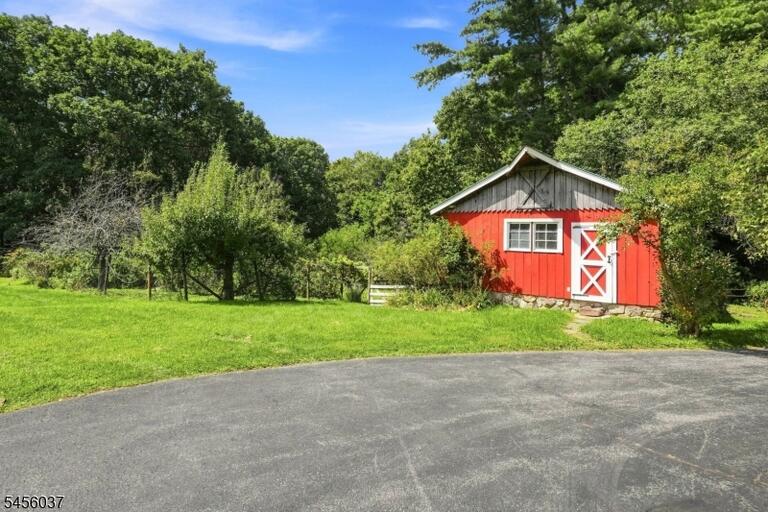 Property listing MLS 4050029 photo 35