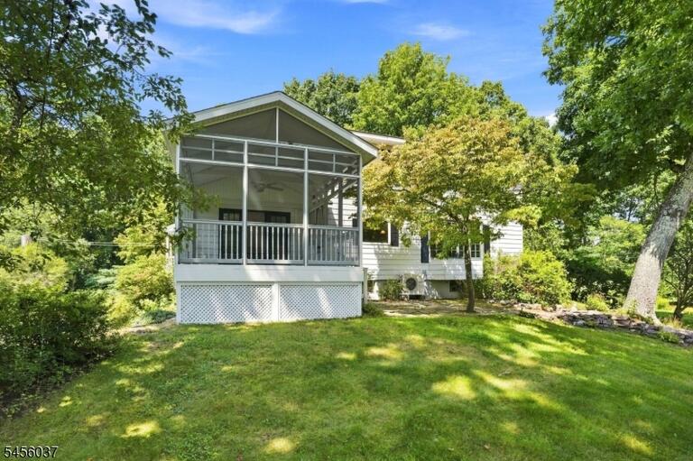 Property listing MLS 4050029 photo 4
