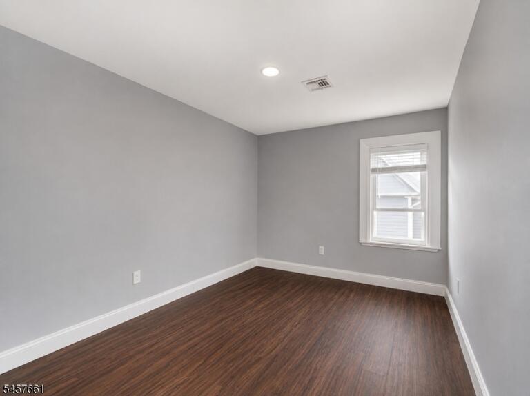 Property listing MLS 4050030 photo 3