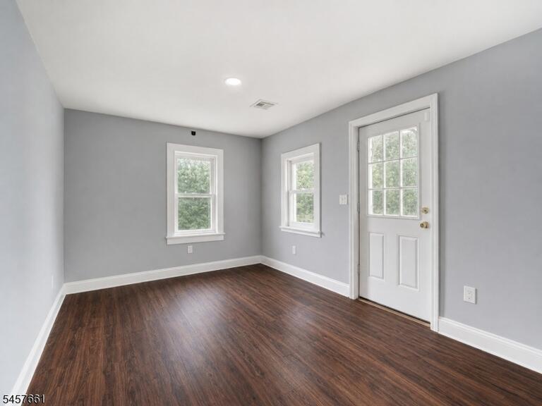 Property listing MLS 4050030 photo 4