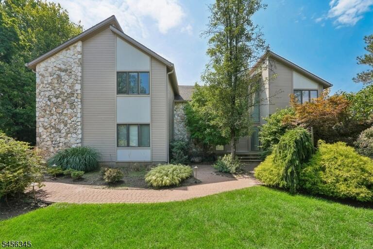Property listing MLS 4050033 photo 2