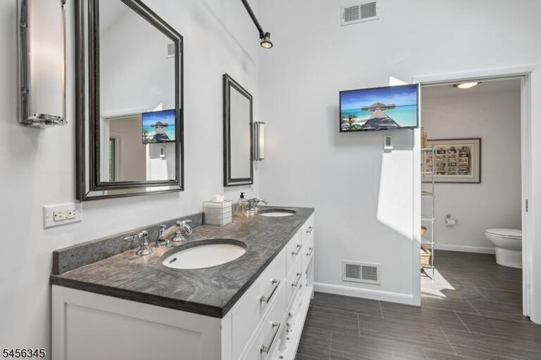 Property listing MLS 4050033 photo 29