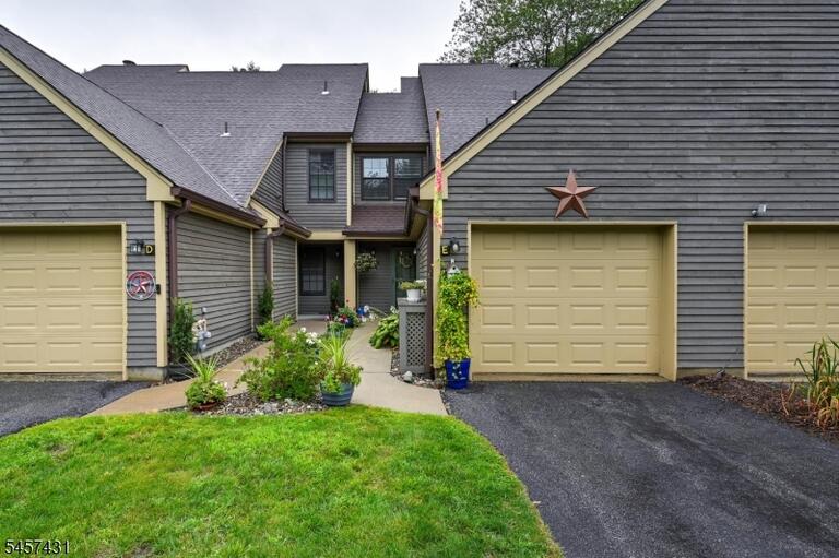 Property listing MLS 4050041 photo 1