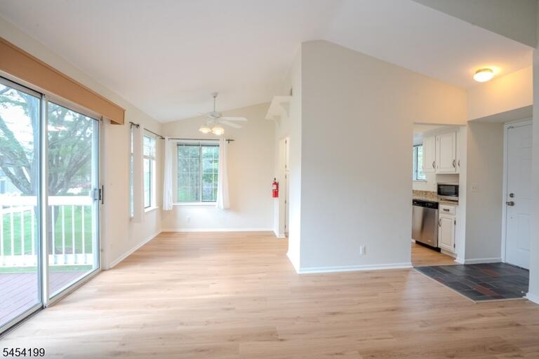 Property listing MLS 4050047 photo 6