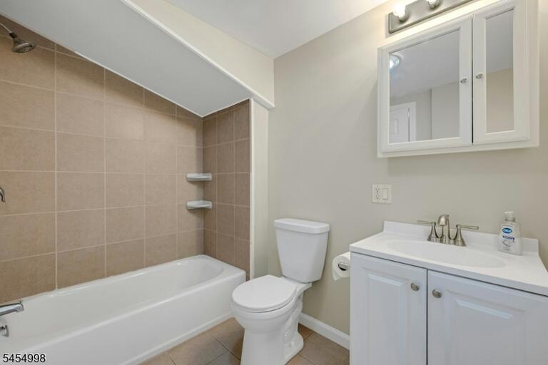 Property listing MLS 4050050 photo 10