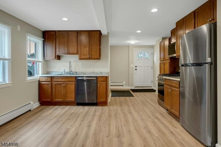 Property listing MLS 4050050 photo 5