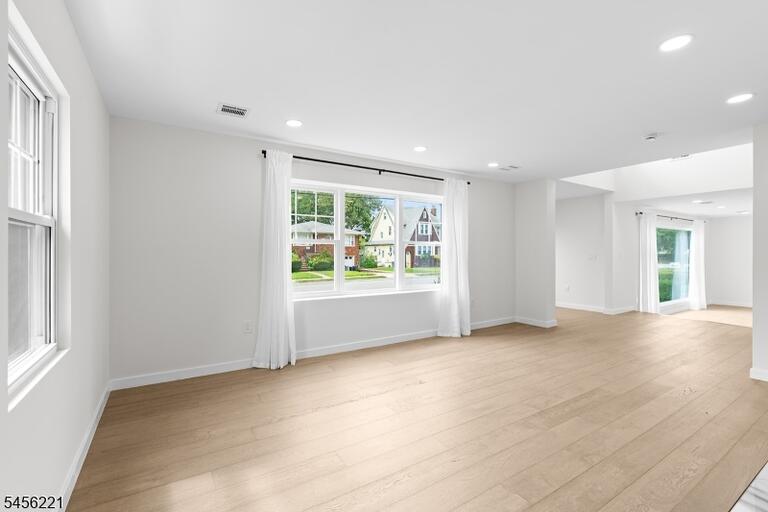 Property listing MLS 4050054 photo 5