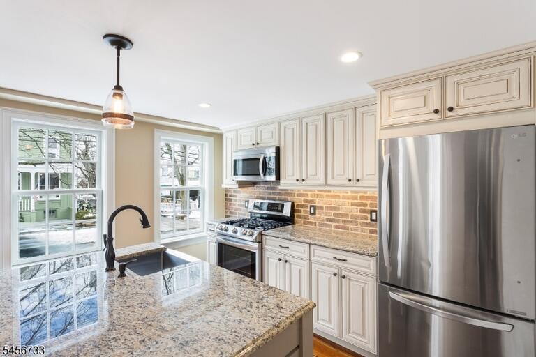 Property listing MLS 4050059 photo 14