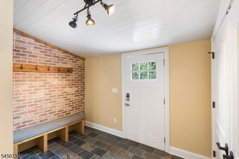 Property listing MLS 4050059 photo 6