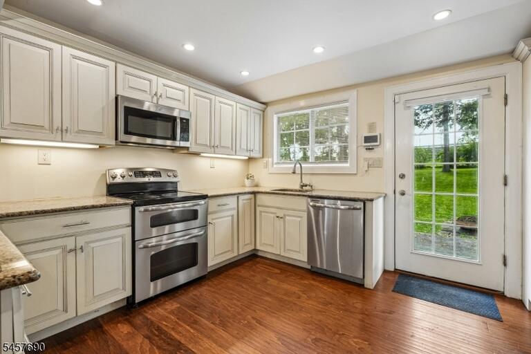 Property listing MLS 4050067 photo 14