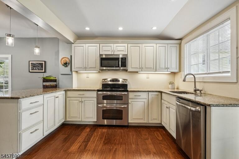 Property listing MLS 4050067 photo 15
