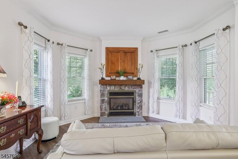 Property listing MLS 4050070 photo 3