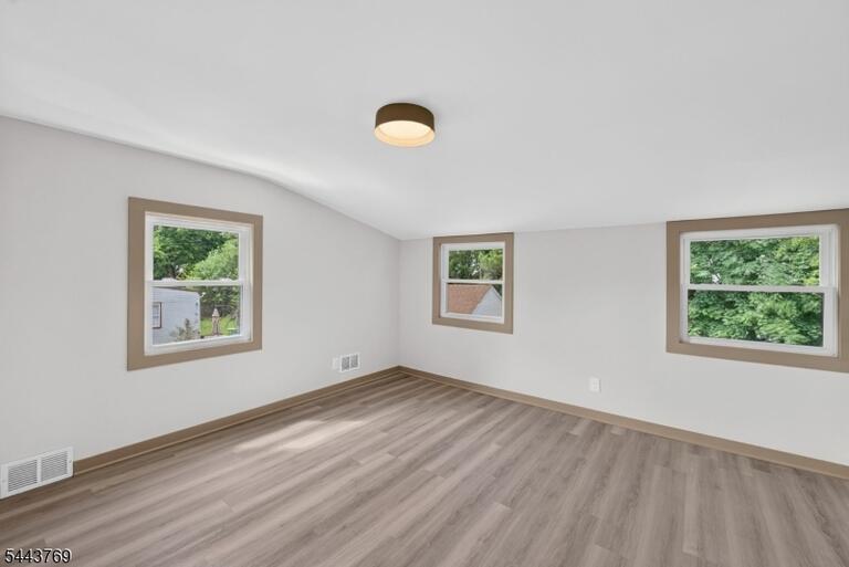 Property listing MLS 4050101 photo 36