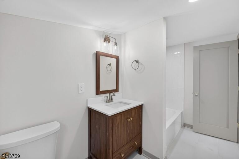 Property listing MLS 4050101 photo 42