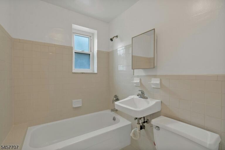 Property listing MLS 4050122 photo 9