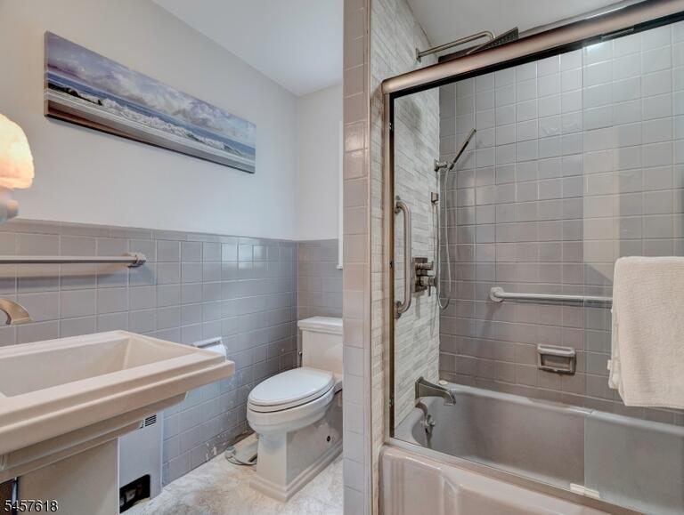 Property listing MLS 4050137 photo 17
