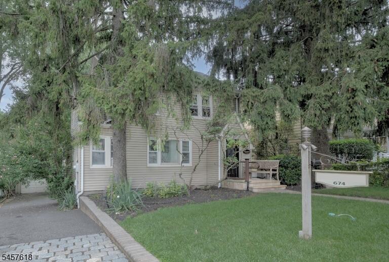 Property listing MLS 4050137 photo 2