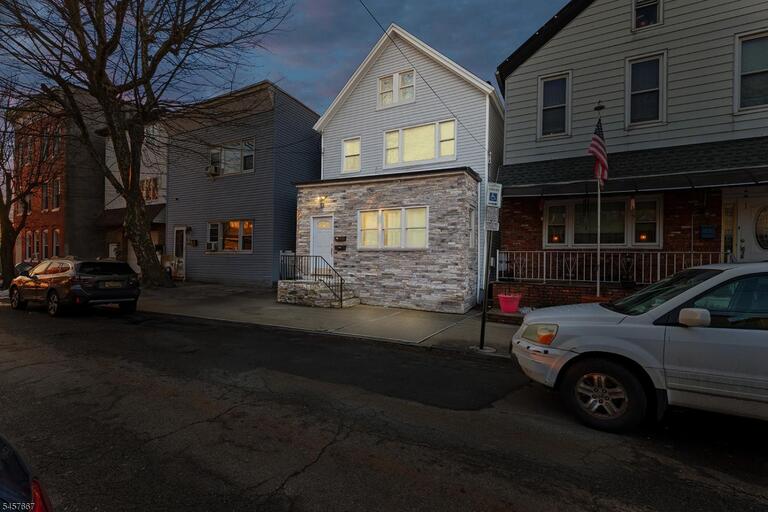 Property listing MLS 4050141 photo 2