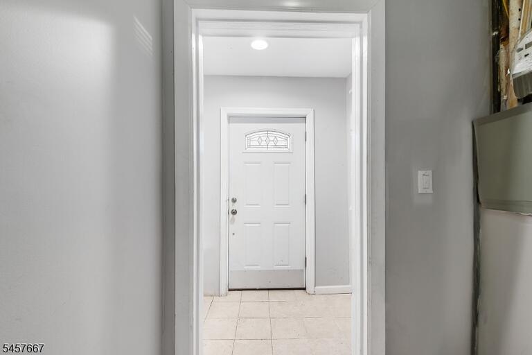 Property listing MLS 4050141 photo 3