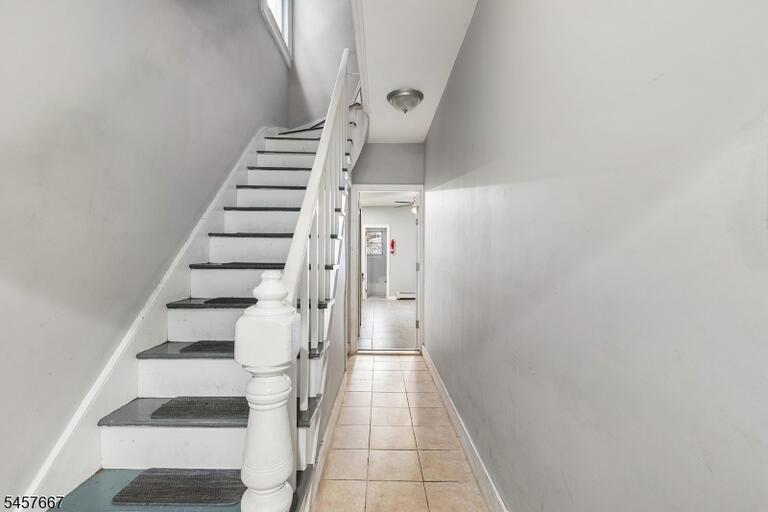 Property listing MLS 4050141 photo 4