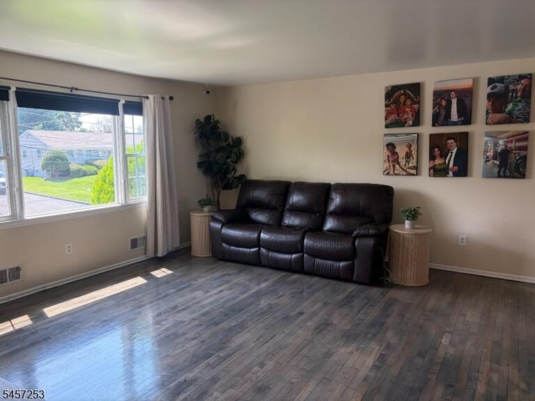 Property listing MLS 4050150 photo 2