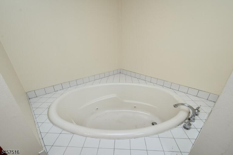Property listing MLS 4050158 photo 21