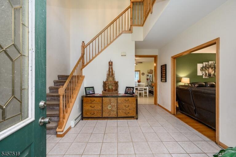 Property listing MLS 4050158 photo 3