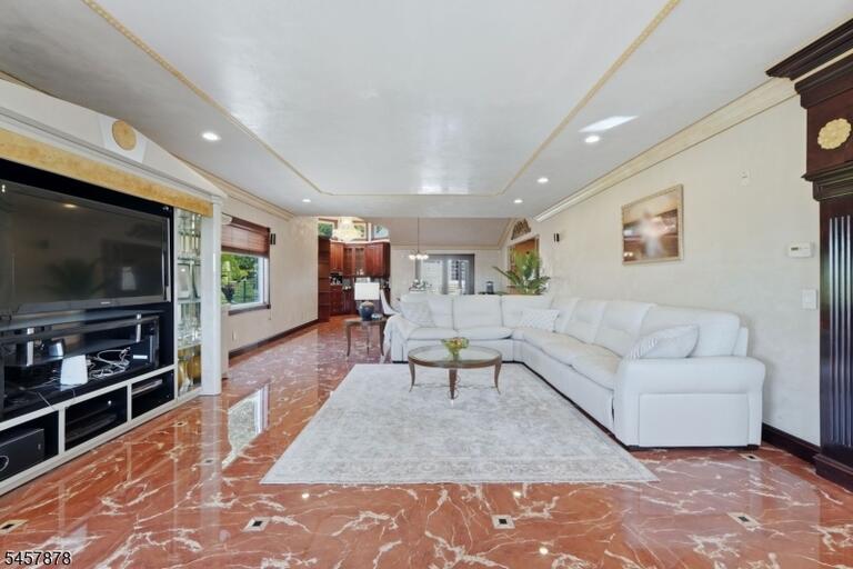 Property listing MLS 4050182 photo 10