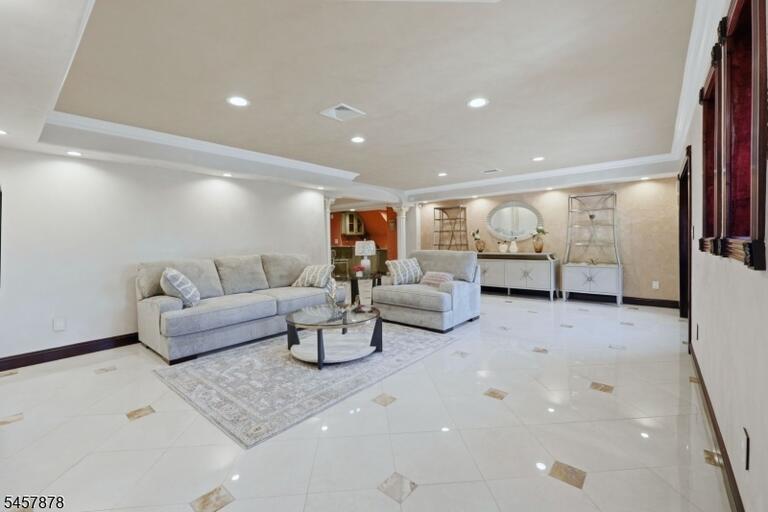 Property listing MLS 4050182 photo 31