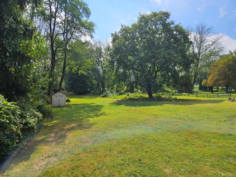 Property listing MLS 4050184 photo 18