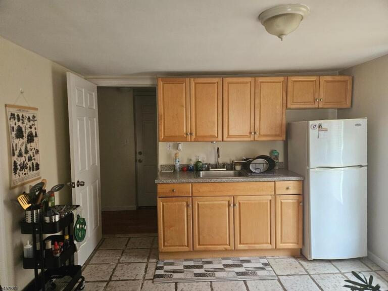 Property listing MLS 4050184 photo 3