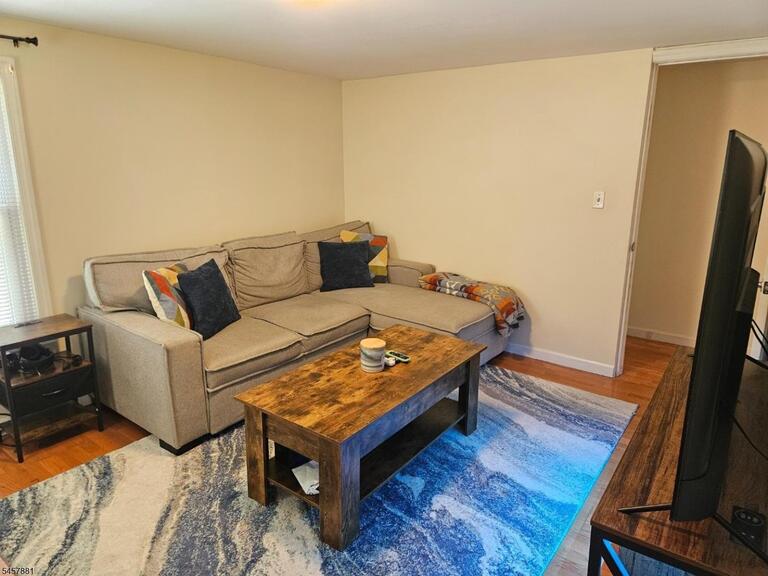 Property listing MLS 4050184 photo 7