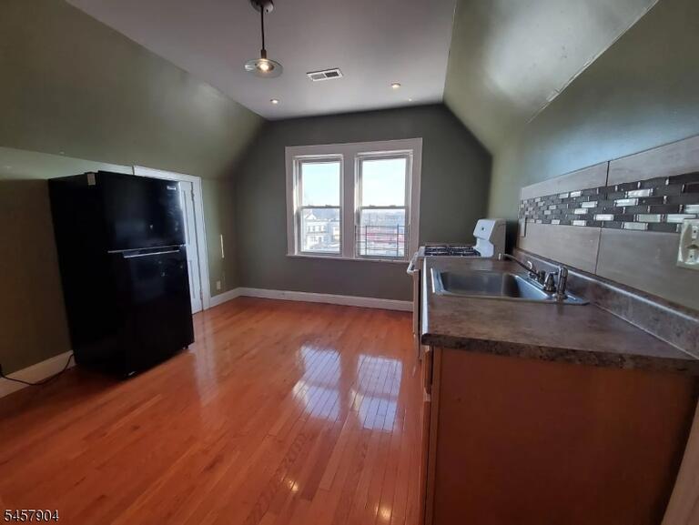 Property listing MLS 4050204 photo 3