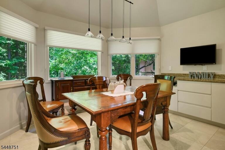Property listing MLS 4050220 photo 13