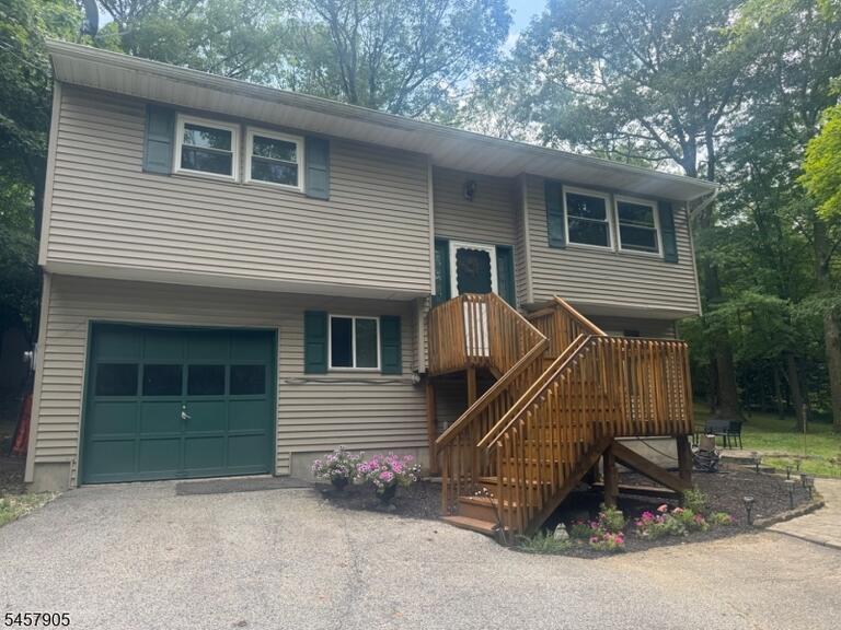 Property listing MLS 4050242 photo 1