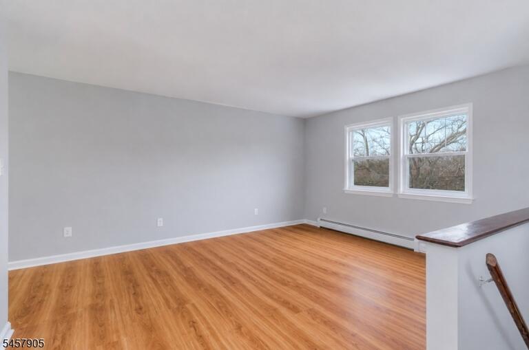 Property listing MLS 4050242 photo 4