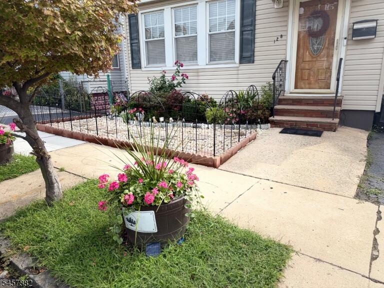 Property listing MLS 4050260 photo 3