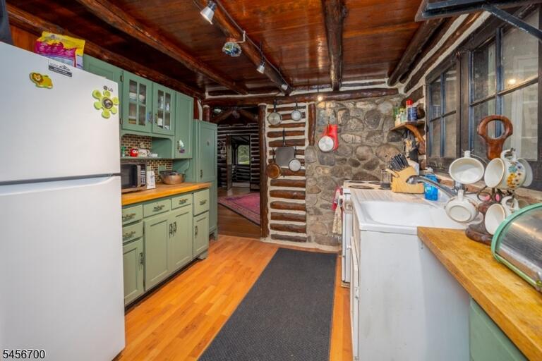 Property listing MLS 4050278 photo 8