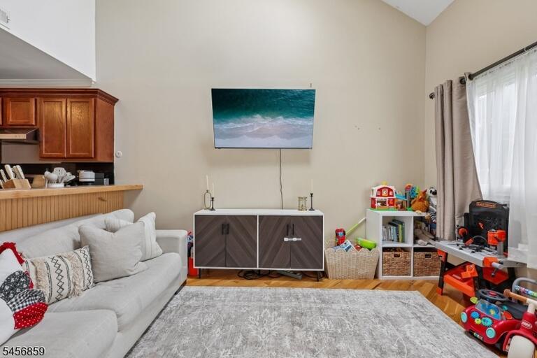Property listing MLS 4050287 photo 7