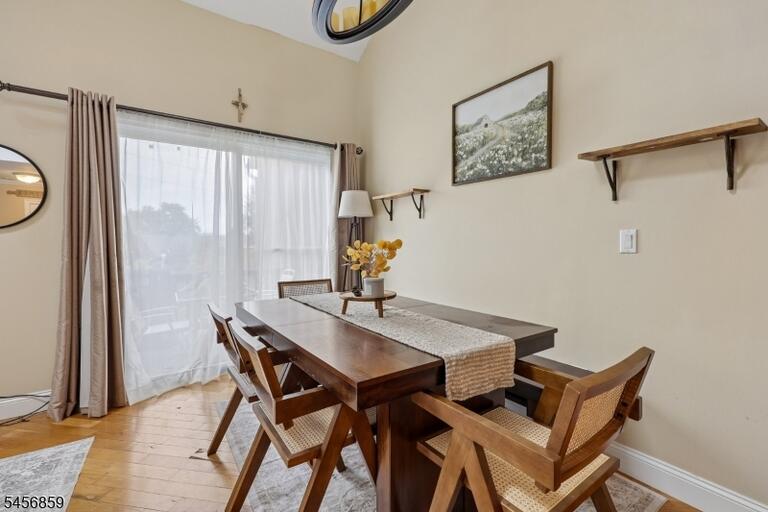 Property listing MLS 4050287 photo 9