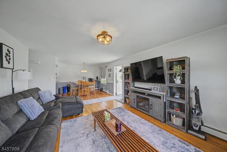 Property listing MLS 4050288 photo 5