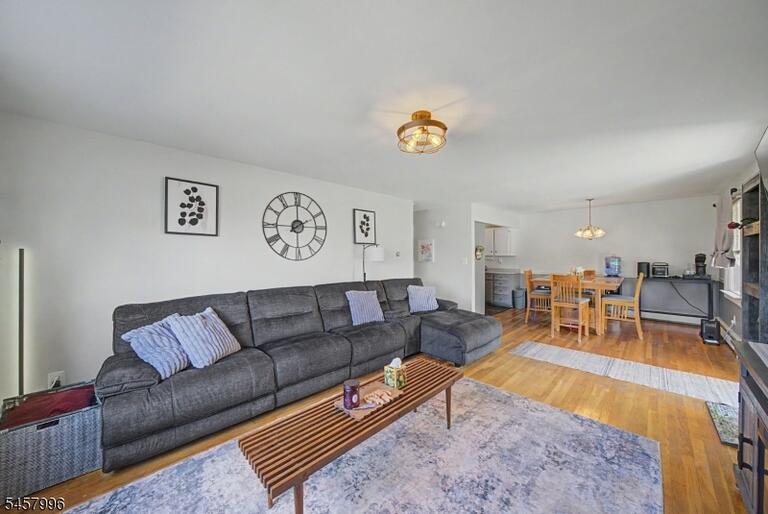 Property listing MLS 4050288 photo 6