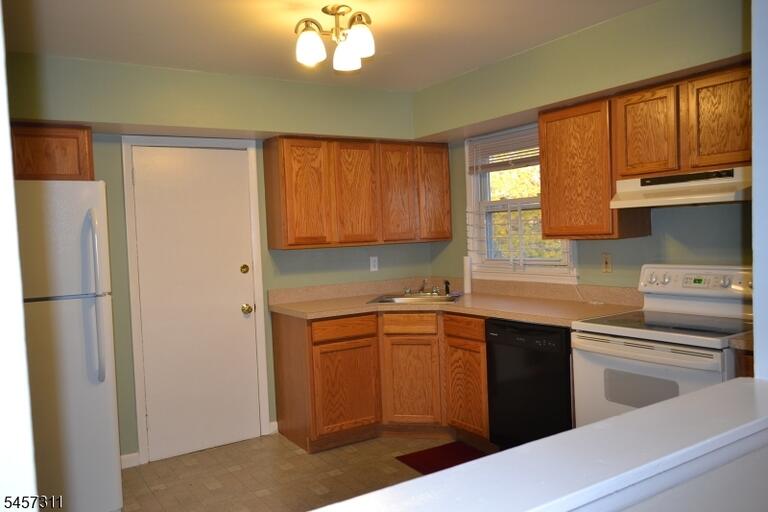 Property listing MLS 4050297 photo 4
