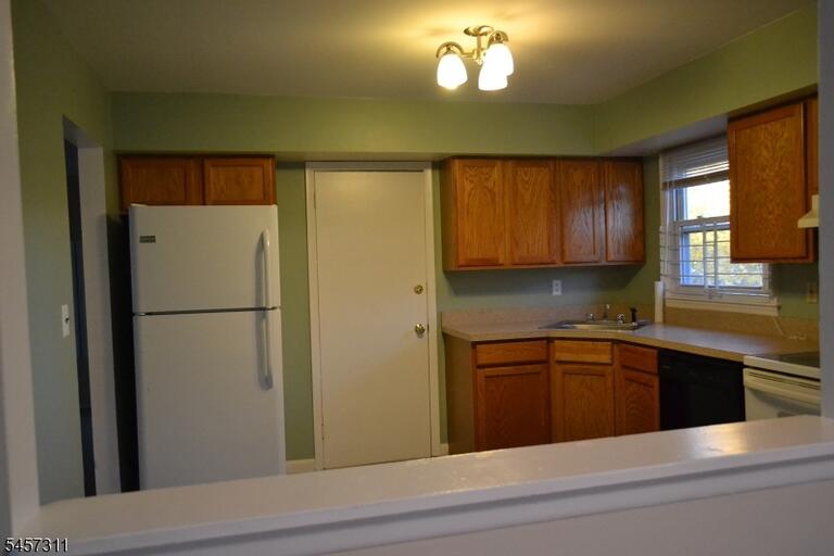 Property listing MLS 4050297 photo 5