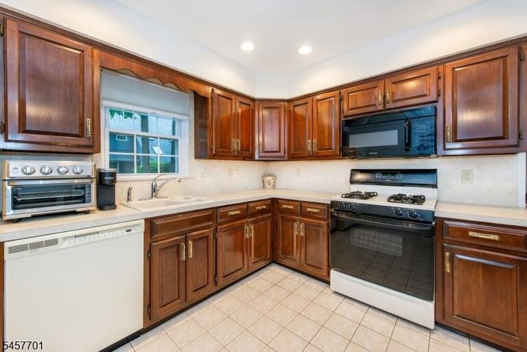 Property listing MLS 4050311 photo 2