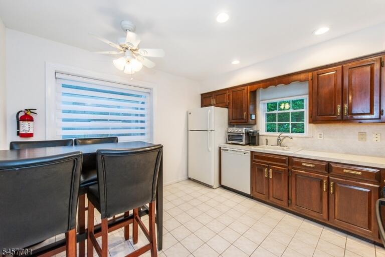 Property listing MLS 4050311 photo 3